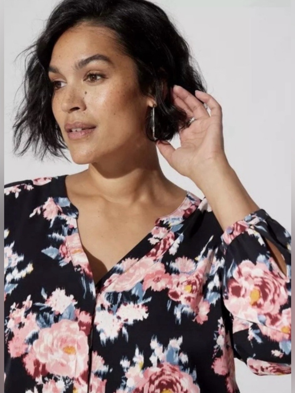🖤🩷 Torrid Black and Pink Floral Top - Picture 3 of 12